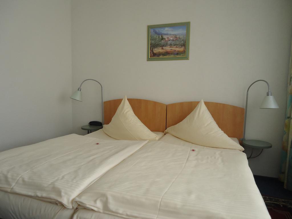 Hotel Central Oberursel Esterno foto